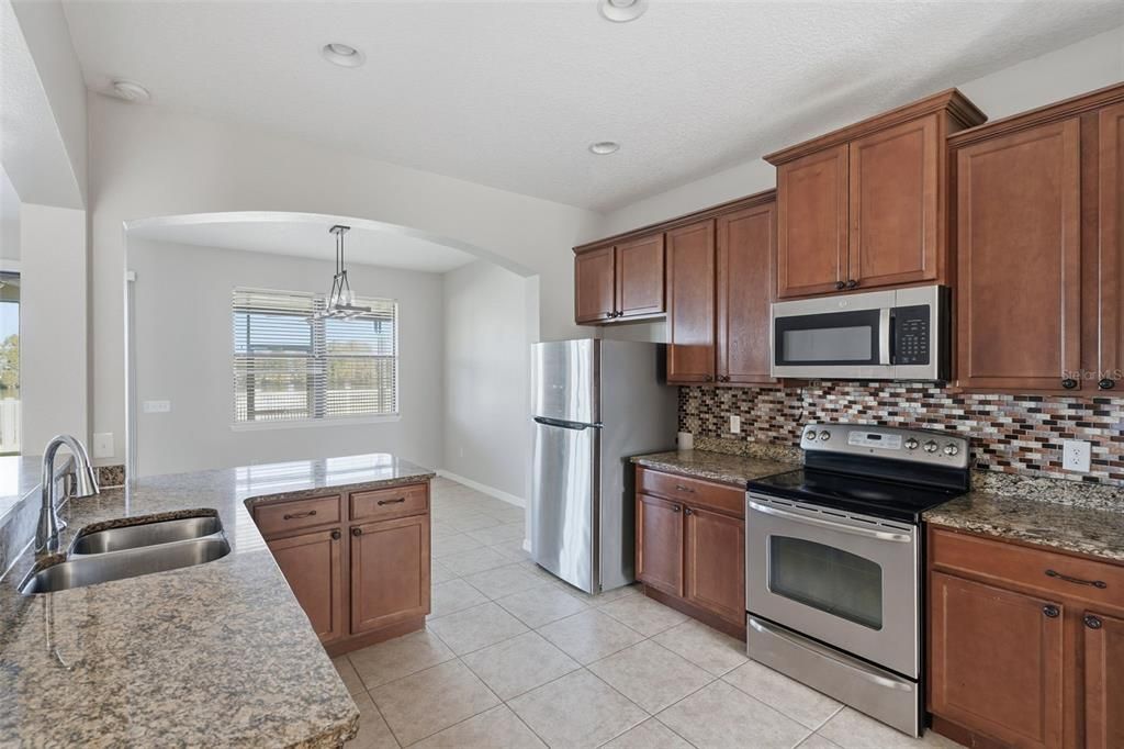 En Venta: $424,900 (5 camas, 3 baños, 2850 Pies cuadrados)