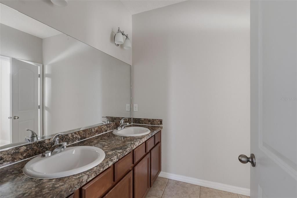 En Venta: $424,900 (5 camas, 3 baños, 2850 Pies cuadrados)