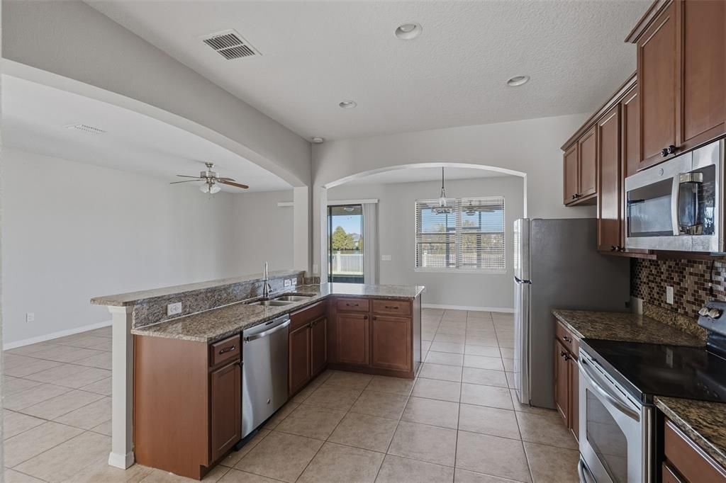 En Venta: $424,900 (5 camas, 3 baños, 2850 Pies cuadrados)