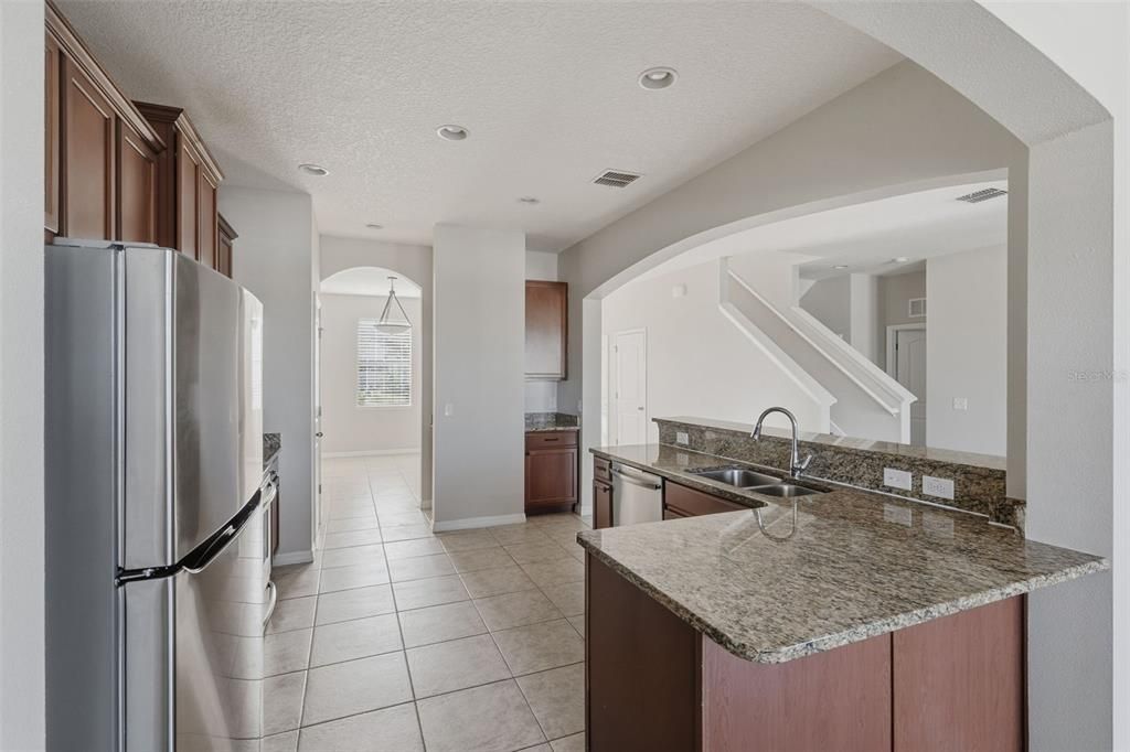 En Venta: $424,900 (5 camas, 3 baños, 2850 Pies cuadrados)