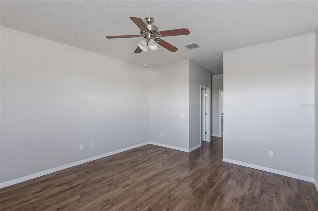 En Venta: $424,900 (5 camas, 3 baños, 2850 Pies cuadrados)