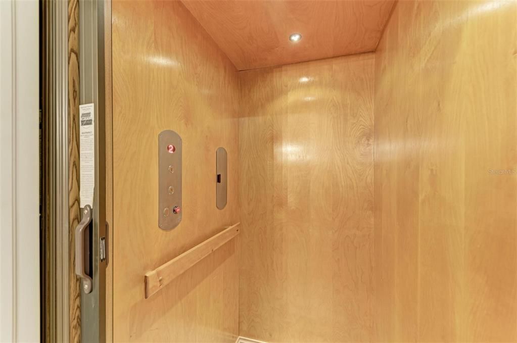 出租: $5,000 (3 贝兹, 3 浴室, 1994 平方英尺)