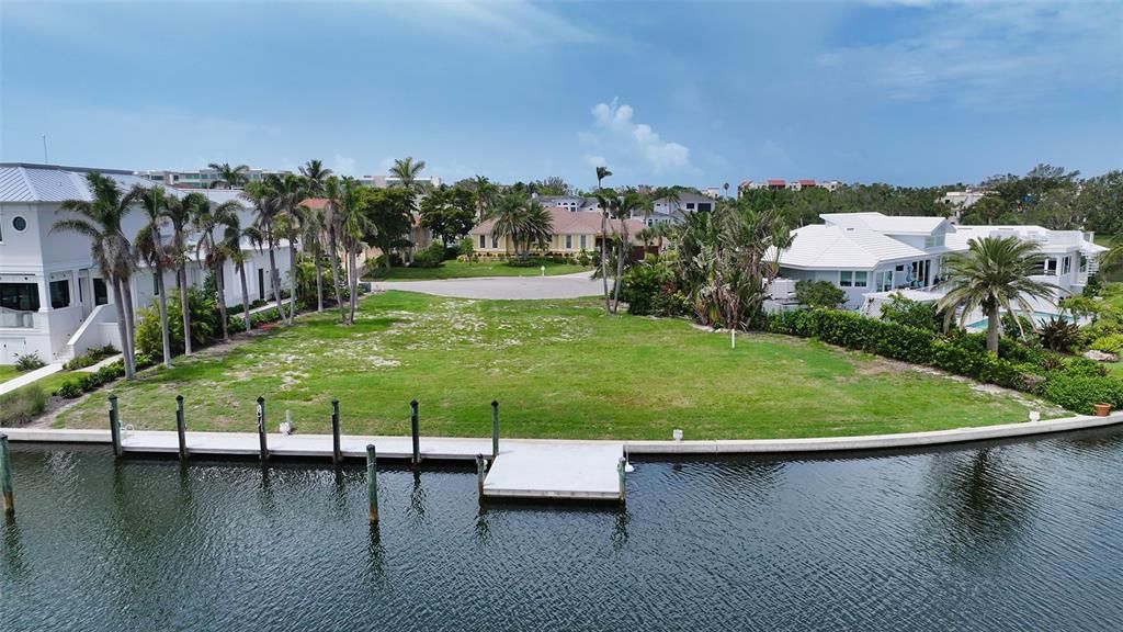 En Venta: $5,595,000 (0.37 acres)