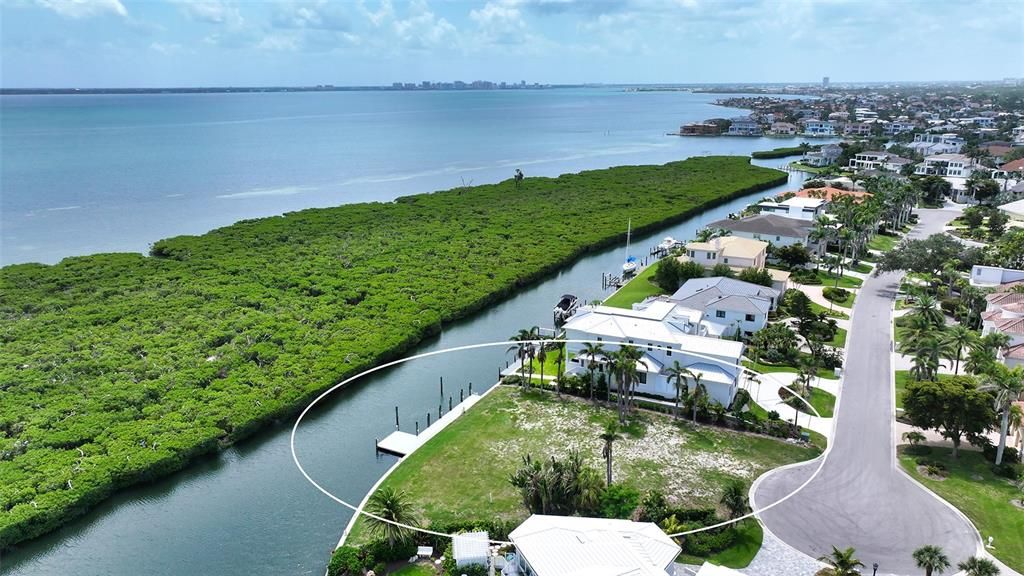 En Venta: $5,595,000 (0.37 acres)