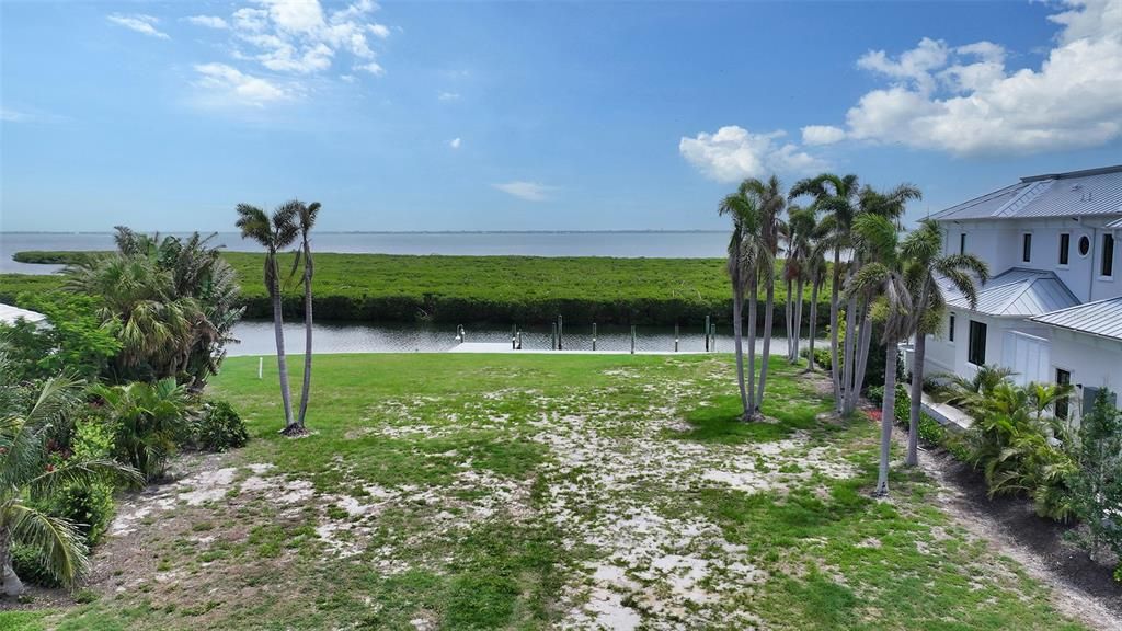 En Venta: $5,595,000 (0.37 acres)