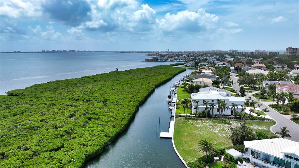 En Venta: $5,595,000 (0.37 acres)