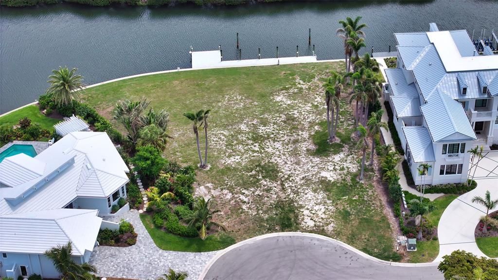 En Venta: $5,595,000 (0.37 acres)