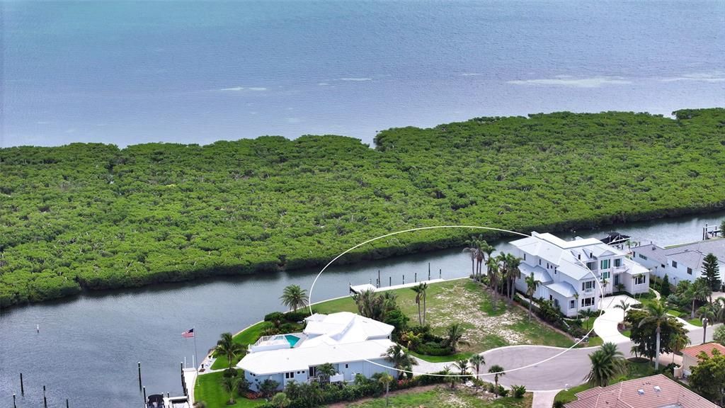 En Venta: $5,595,000 (0.37 acres)