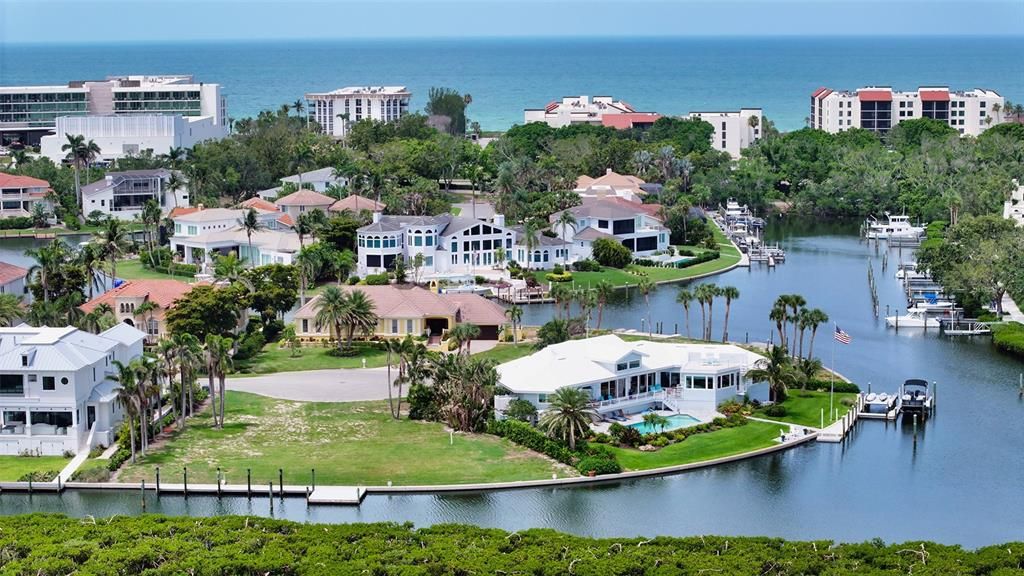 En Venta: $5,595,000 (0.37 acres)