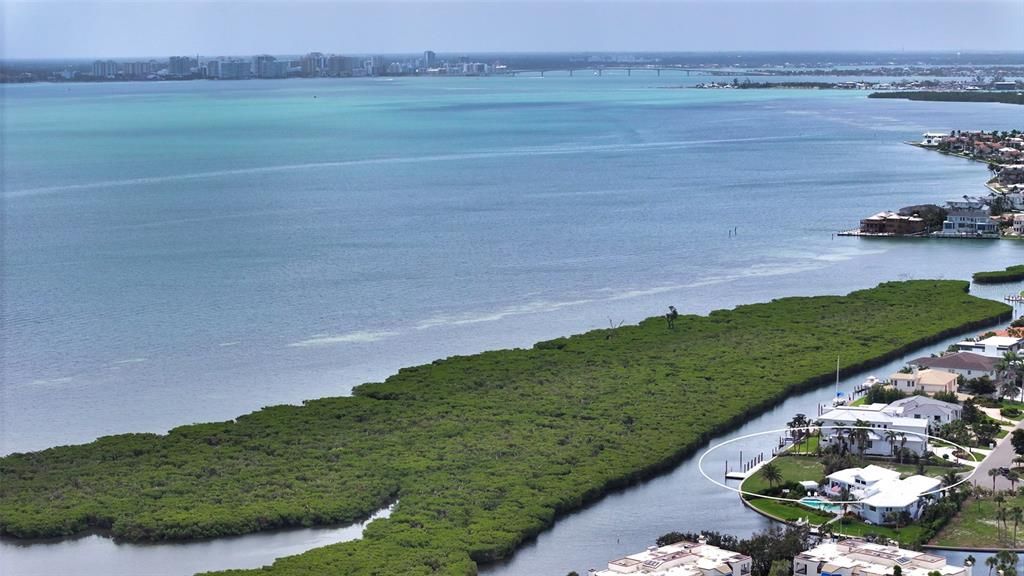 En Venta: $5,595,000 (0.37 acres)