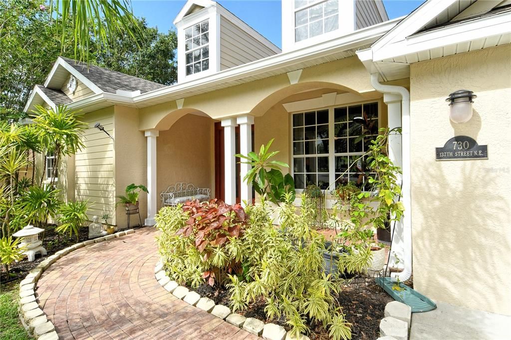 Activo con contrato: $714,990 (4 camas, 3 baños, 2402 Pies cuadrados)