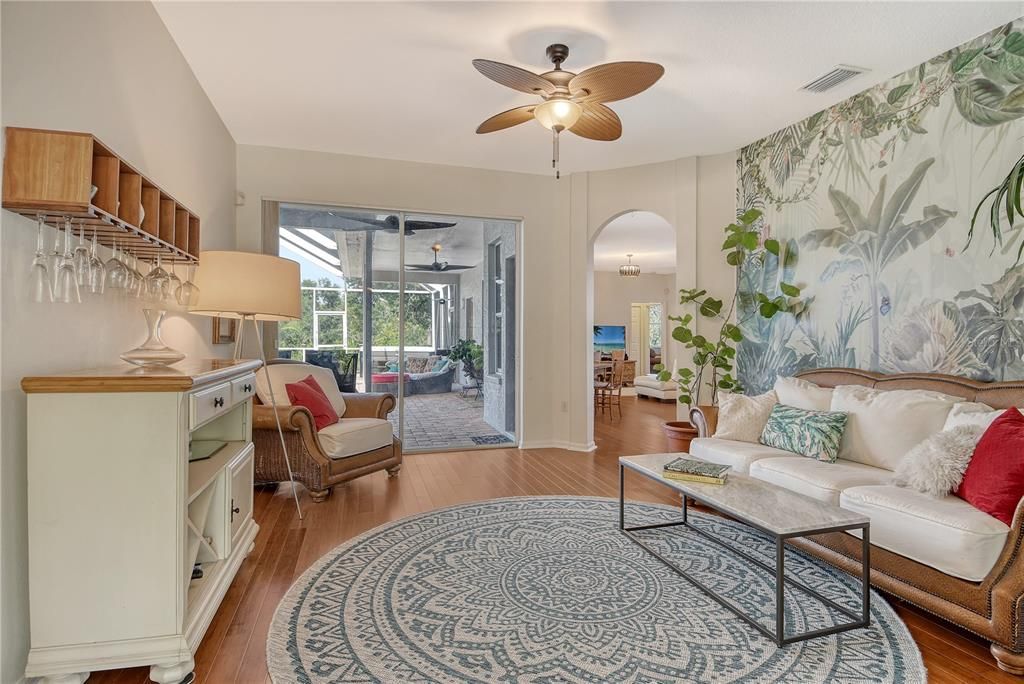 Activo con contrato: $714,990 (4 camas, 3 baños, 2402 Pies cuadrados)