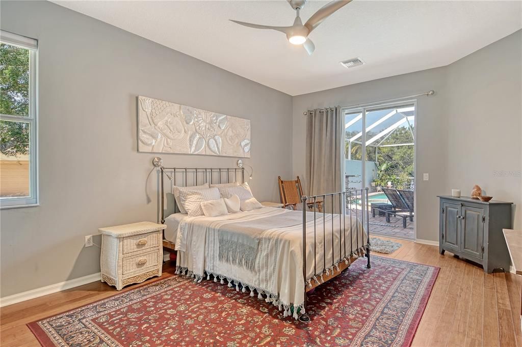 Activo con contrato: $714,990 (4 camas, 3 baños, 2402 Pies cuadrados)