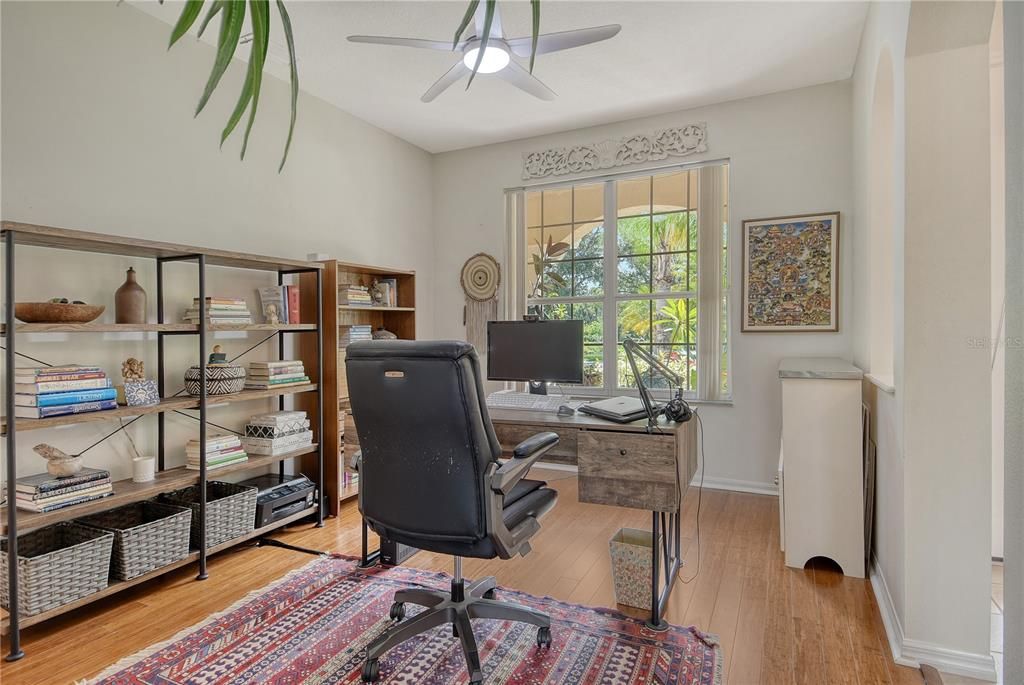 Activo con contrato: $714,990 (4 camas, 3 baños, 2402 Pies cuadrados)