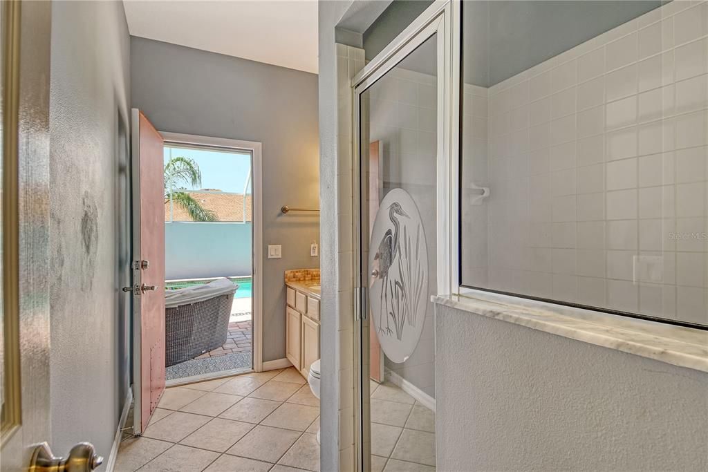 Activo con contrato: $714,990 (4 camas, 3 baños, 2402 Pies cuadrados)