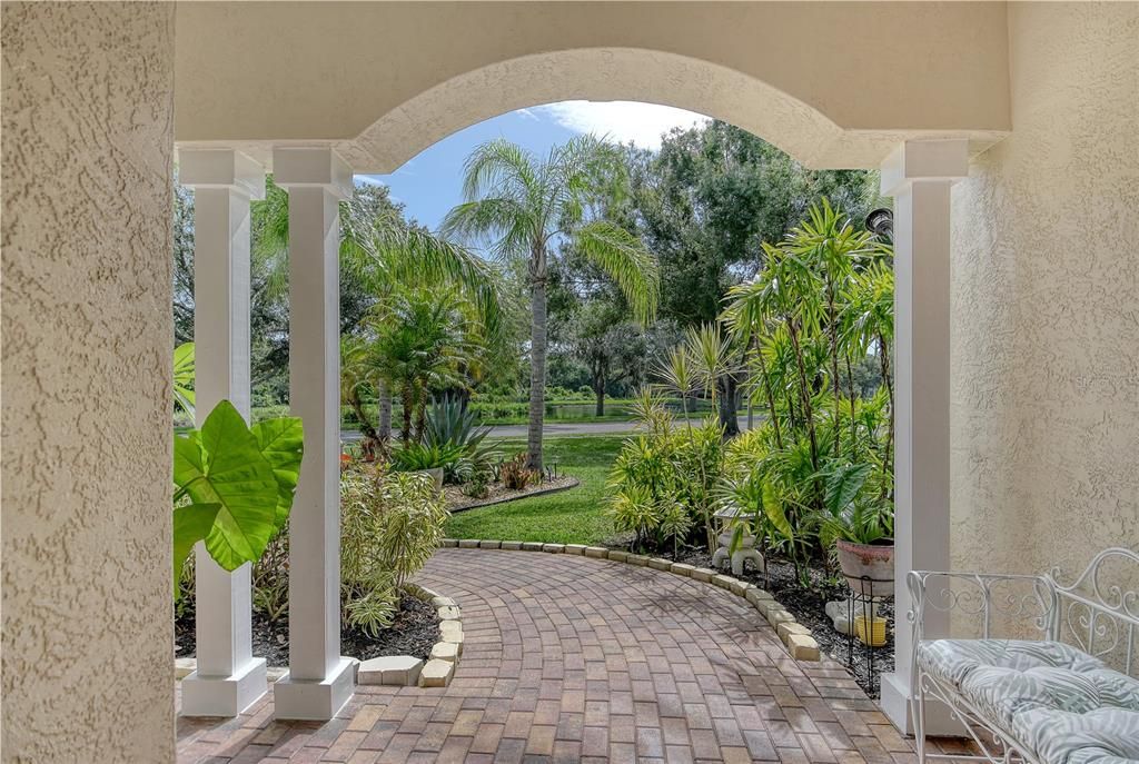 Activo con contrato: $714,990 (4 camas, 3 baños, 2402 Pies cuadrados)