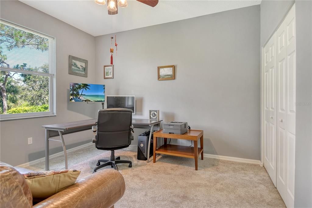 Activo con contrato: $714,990 (4 camas, 3 baños, 2402 Pies cuadrados)