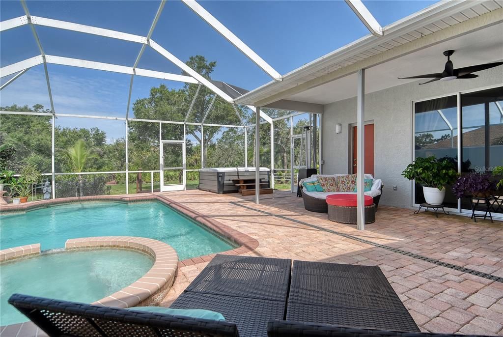 Activo con contrato: $714,990 (4 camas, 3 baños, 2402 Pies cuadrados)