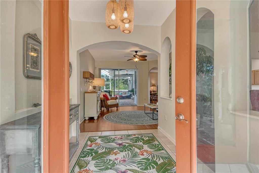 Activo con contrato: $714,990 (4 camas, 3 baños, 2402 Pies cuadrados)