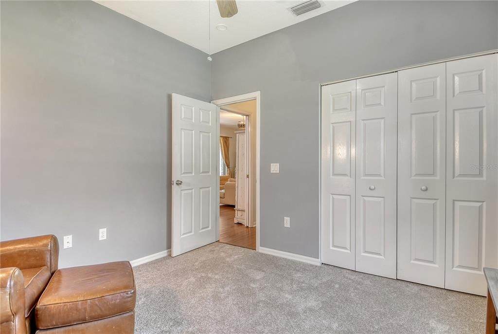 Activo con contrato: $714,990 (4 camas, 3 baños, 2402 Pies cuadrados)