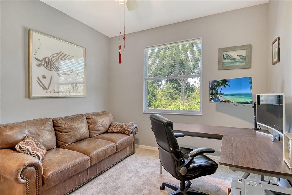 Activo con contrato: $714,990 (4 camas, 3 baños, 2402 Pies cuadrados)