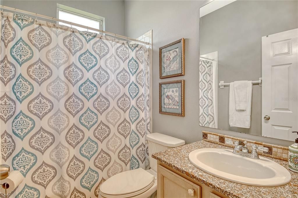 Activo con contrato: $714,990 (4 camas, 3 baños, 2402 Pies cuadrados)