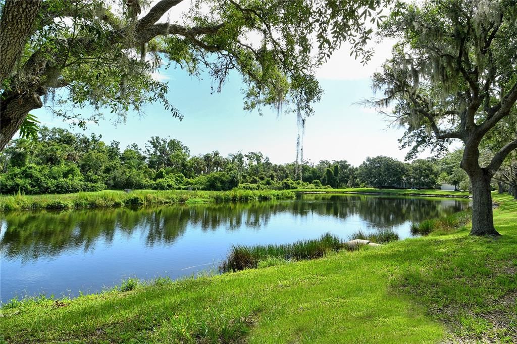 Activo con contrato: $714,990 (4 camas, 3 baños, 2402 Pies cuadrados)