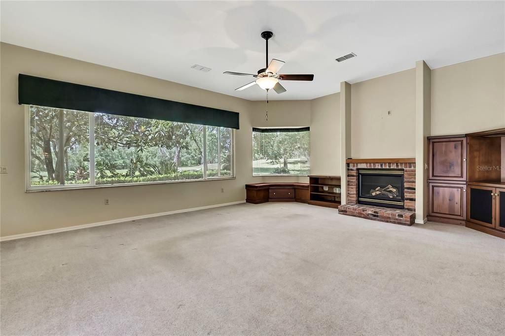 Active With Contract: $369,000 (3 beds, 3 baths, 2376 Square Feet)