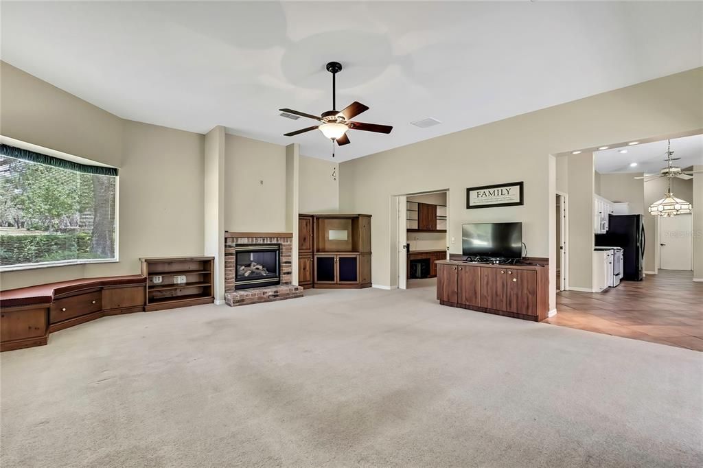 Active With Contract: $369,000 (3 beds, 3 baths, 2376 Square Feet)