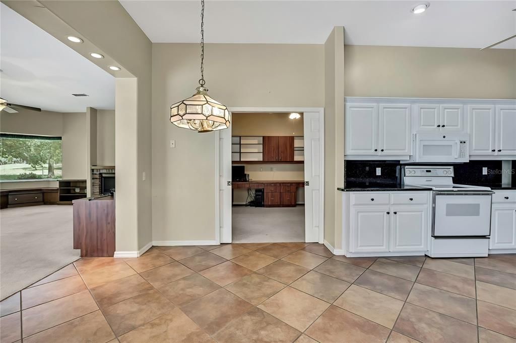 Active With Contract: $369,000 (3 beds, 3 baths, 2376 Square Feet)