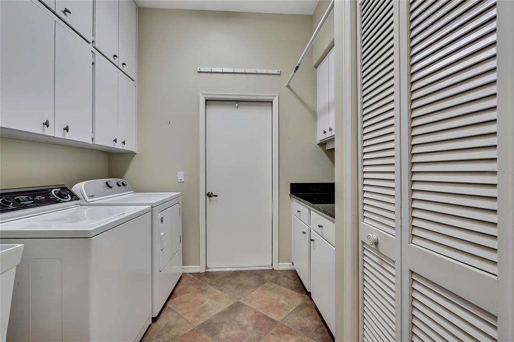 Active With Contract: $369,000 (3 beds, 3 baths, 2376 Square Feet)