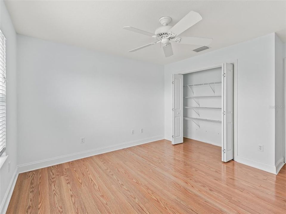 Под контрактом: $329,900 (3 спален, 2 ванн, 1889 Квадратных фут)