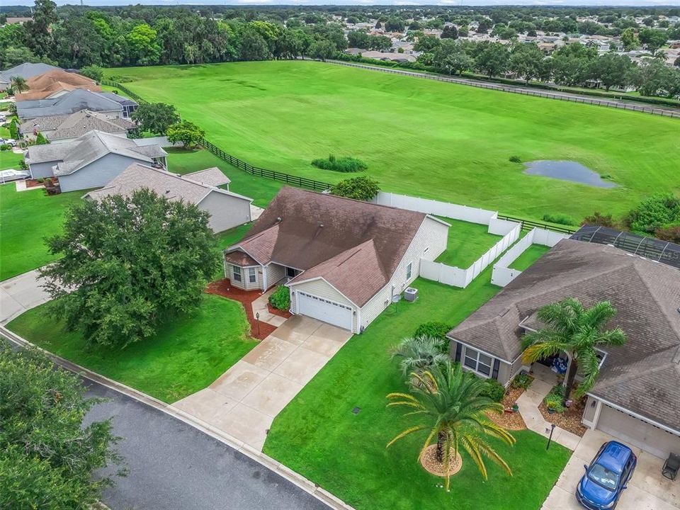 Под контрактом: $329,900 (3 спален, 2 ванн, 1889 Квадратных фут)