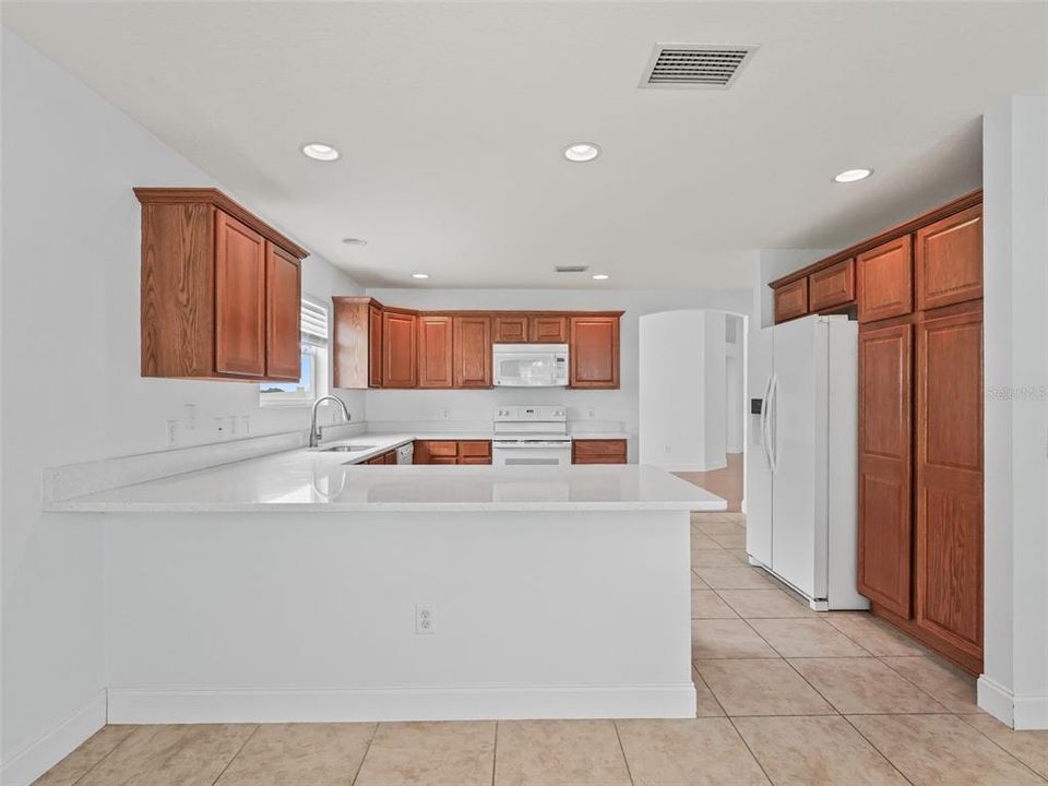 Под контрактом: $329,900 (3 спален, 2 ванн, 1889 Квадратных фут)