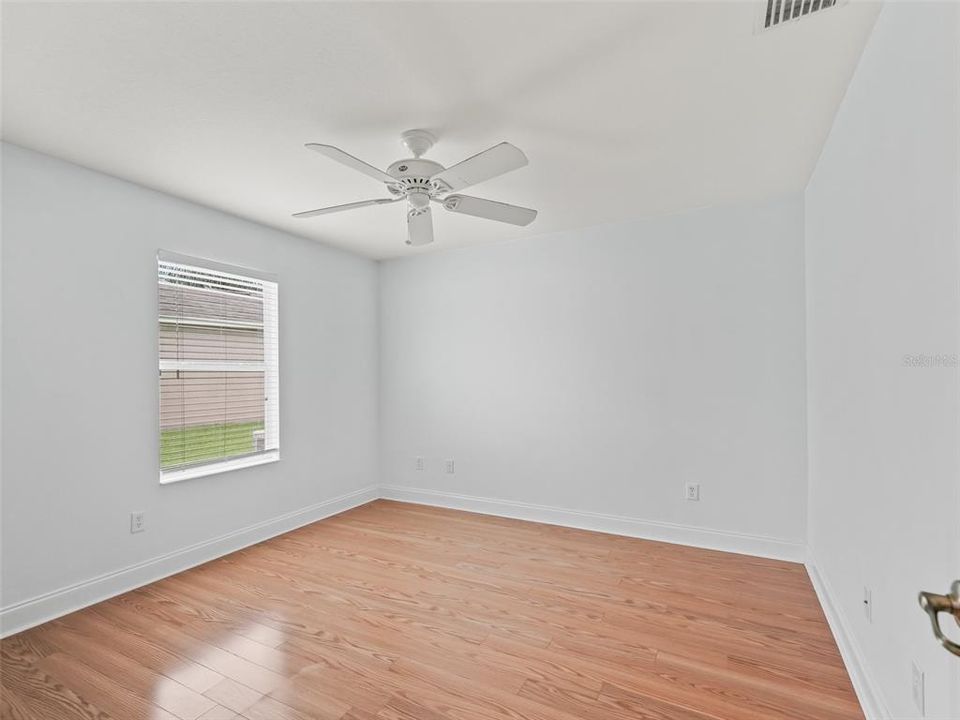 Под контрактом: $329,900 (3 спален, 2 ванн, 1889 Квадратных фут)