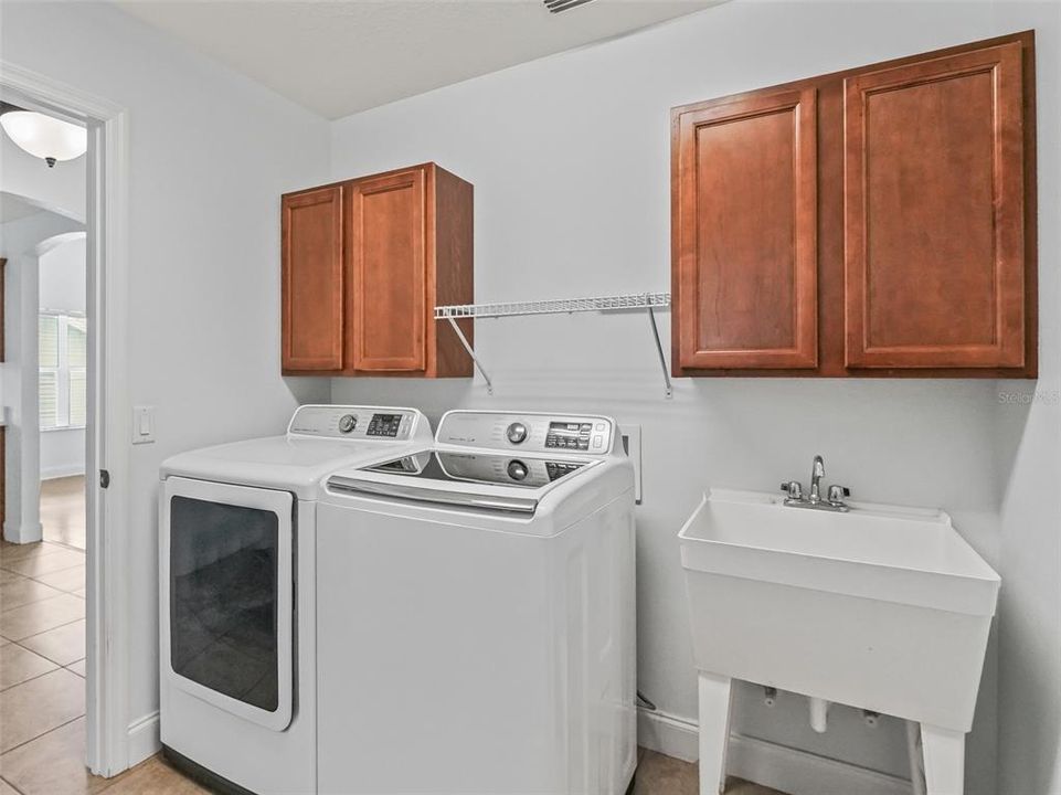 Под контрактом: $329,900 (3 спален, 2 ванн, 1889 Квадратных фут)