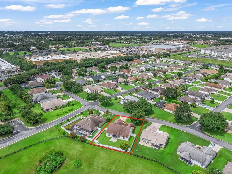 Под контрактом: $329,900 (3 спален, 2 ванн, 1889 Квадратных фут)