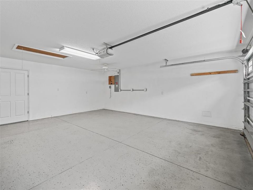 Под контрактом: $329,900 (3 спален, 2 ванн, 1889 Квадратных фут)