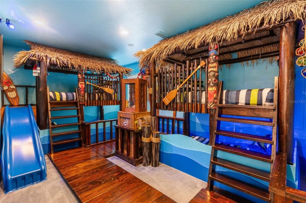 待售: $2,650,000 (9 贝兹, 10 浴室, 6300 平方英尺)