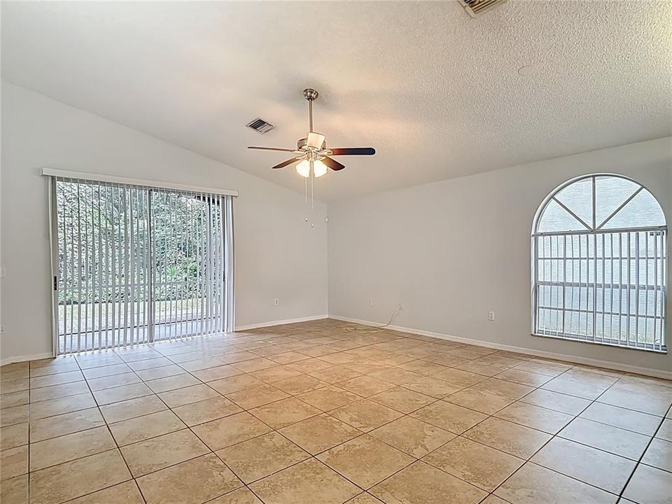 出租: $1,895 (3 贝兹, 2 浴室, 1352 平方英尺)