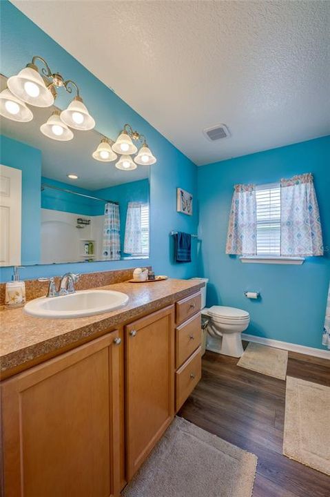 Activo con contrato: $355,000 (3 camas, 2 baños, 1783 Pies cuadrados)