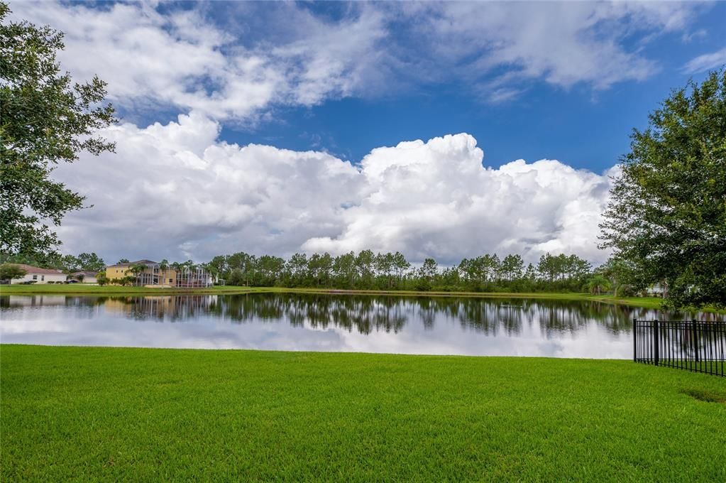 Activo con contrato: $355,000 (3 camas, 2 baños, 1783 Pies cuadrados)