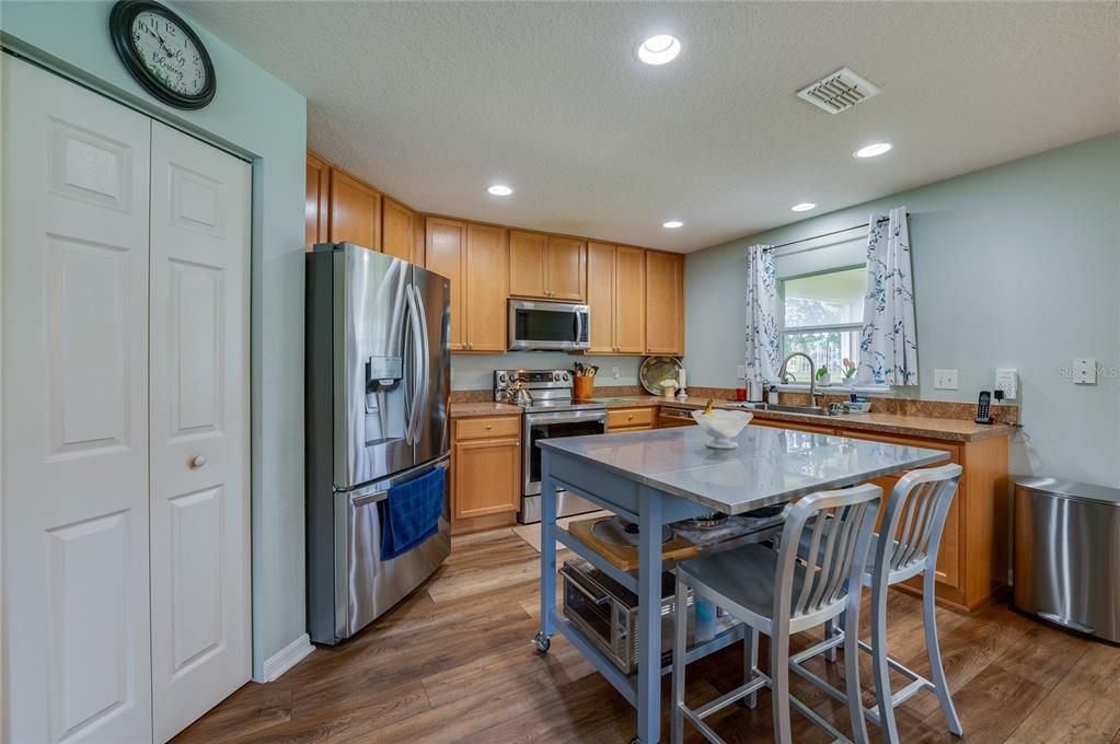 Activo con contrato: $355,000 (3 camas, 2 baños, 1783 Pies cuadrados)