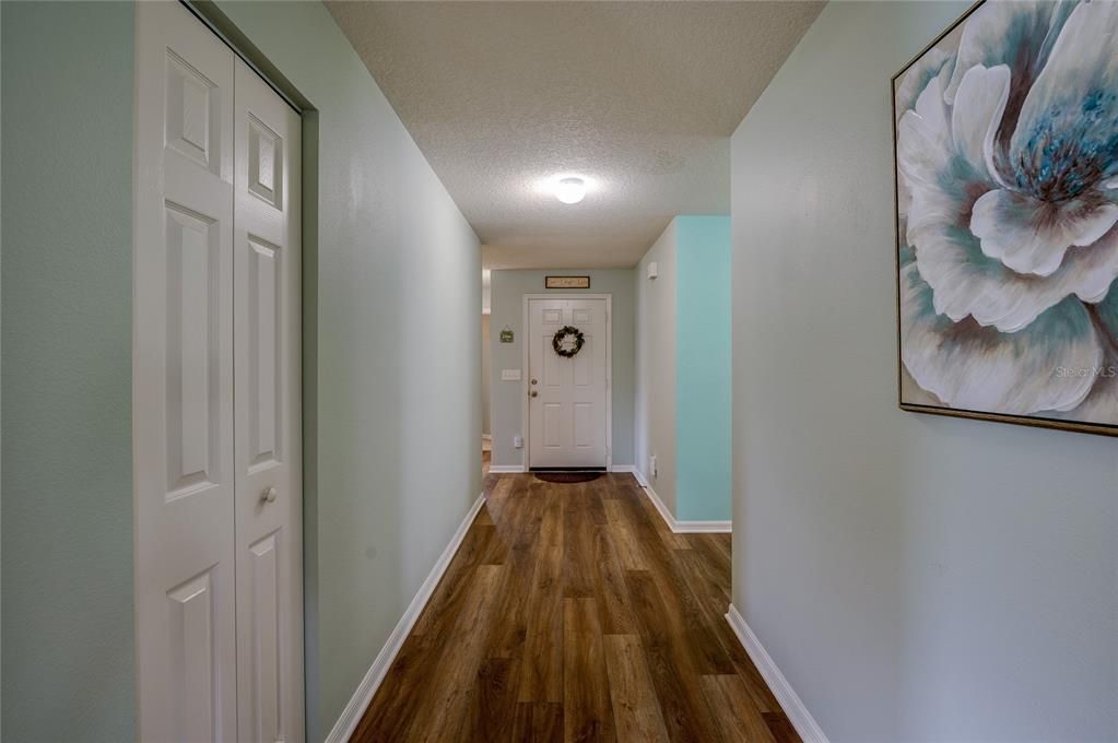 Activo con contrato: $355,000 (3 camas, 2 baños, 1783 Pies cuadrados)