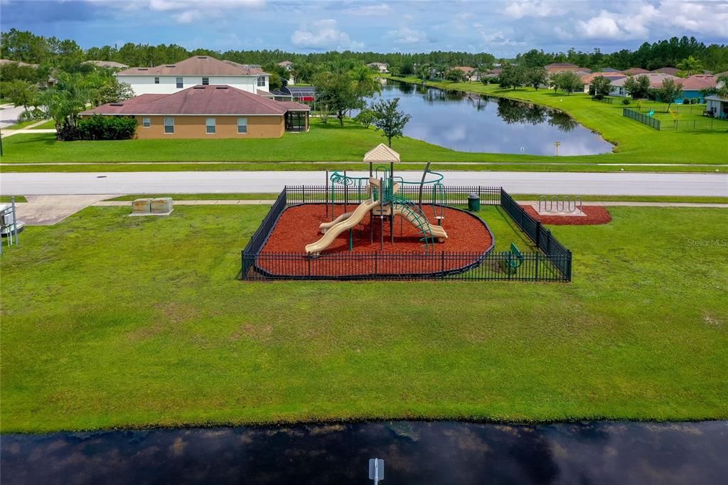 Activo con contrato: $355,000 (3 camas, 2 baños, 1783 Pies cuadrados)