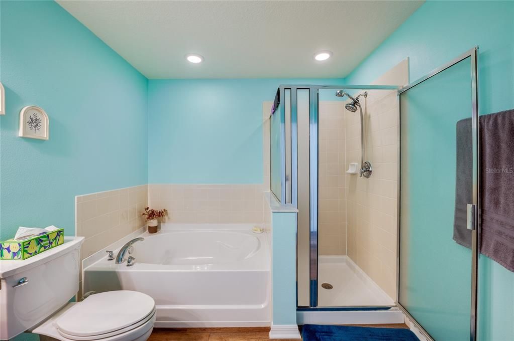 Activo con contrato: $355,000 (3 camas, 2 baños, 1783 Pies cuadrados)