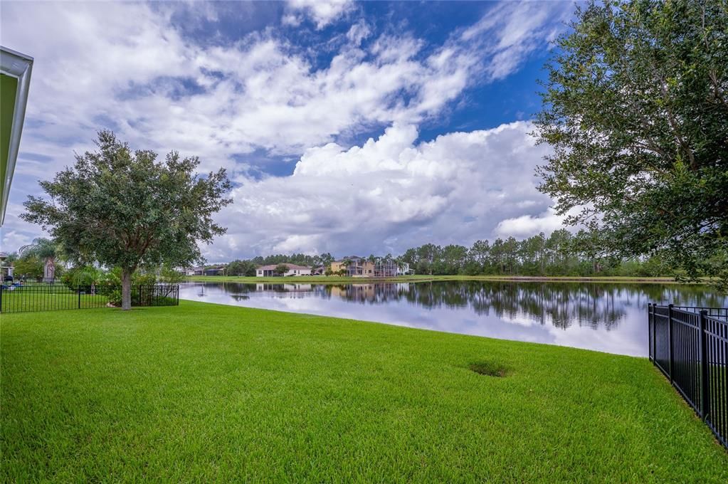 Activo con contrato: $355,000 (3 camas, 2 baños, 1783 Pies cuadrados)