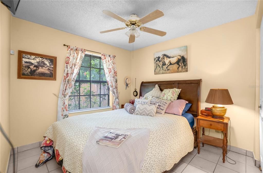 For Sale: $165,000 (2 beds, 1 baths, 676 Square Feet)