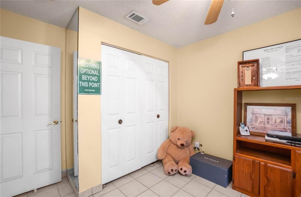 For Sale: $165,000 (2 beds, 1 baths, 676 Square Feet)