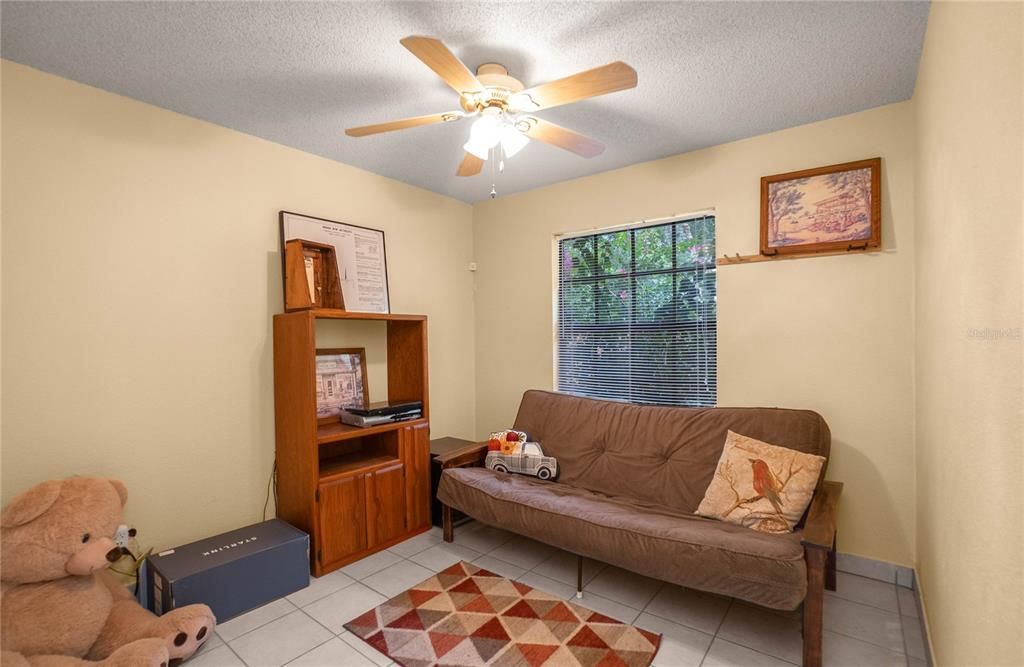 For Sale: $165,000 (2 beds, 1 baths, 676 Square Feet)